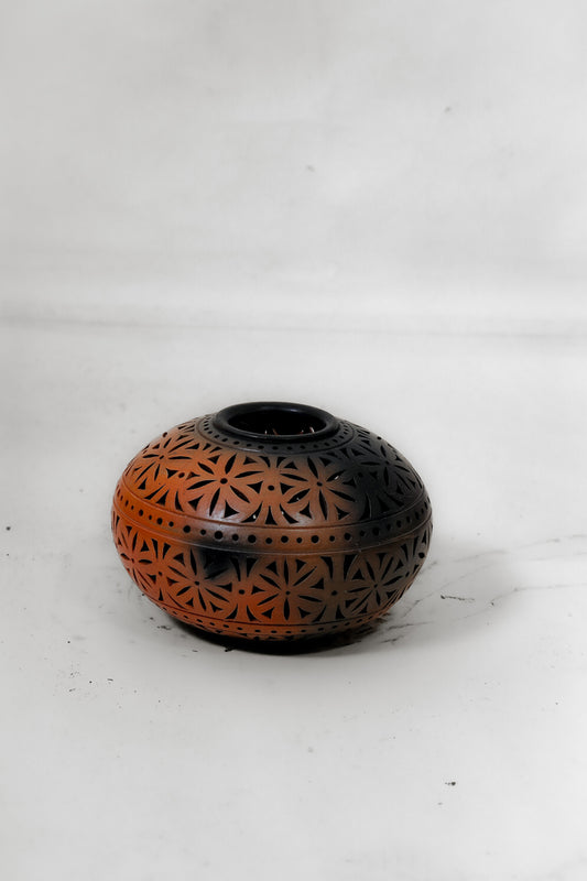 Sunlit Whispers Terracotta Vase – Rustic & Artistic Décor