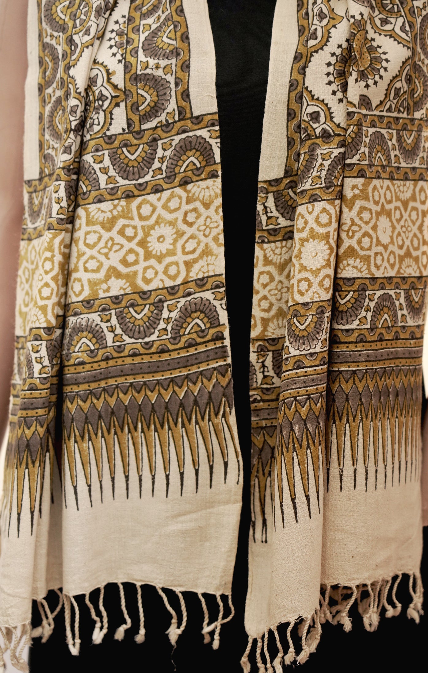 Ajrak Suvarna Rekha | Handwoven Stall