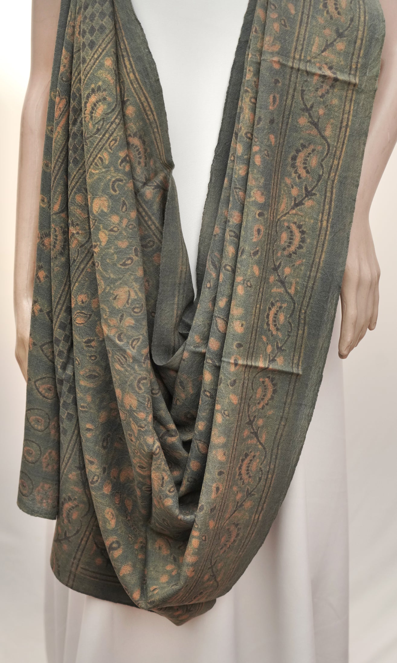 Ajrak Hari Dhvani | Handwoven Dupatta