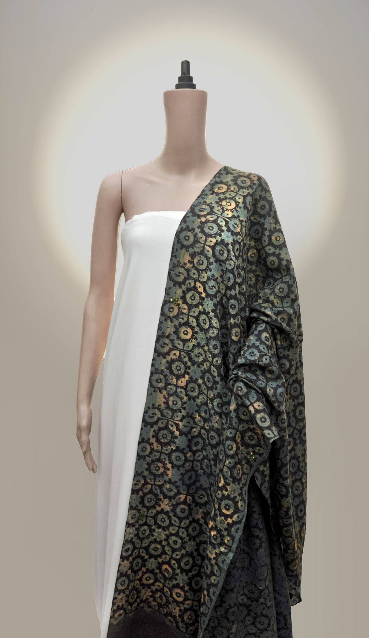 Ajrak Kaali Phoolwari | Handwoven Dupatta