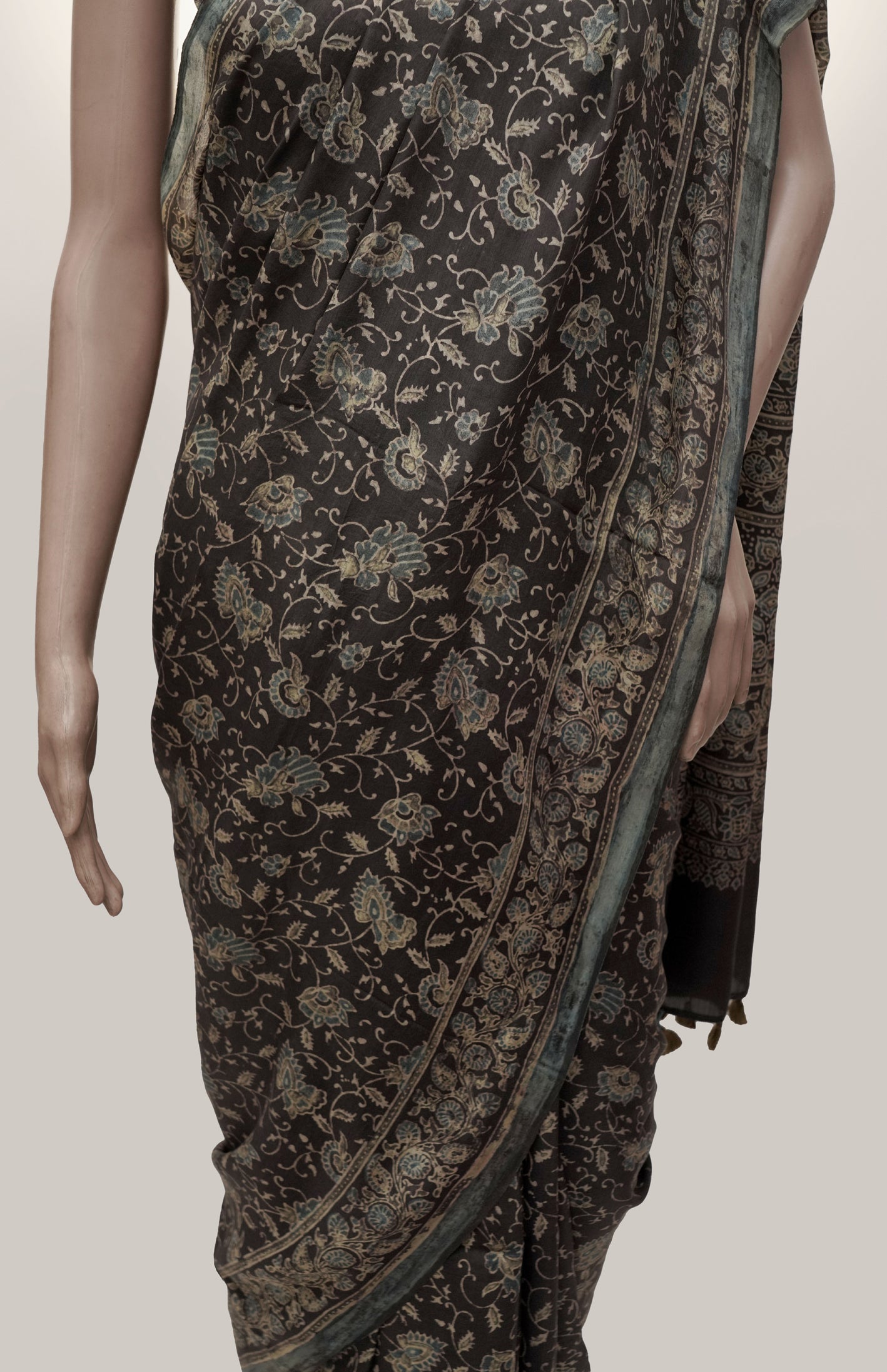 Ajrak Kala Gulab Boota | Handcrafted Cotton Saree
