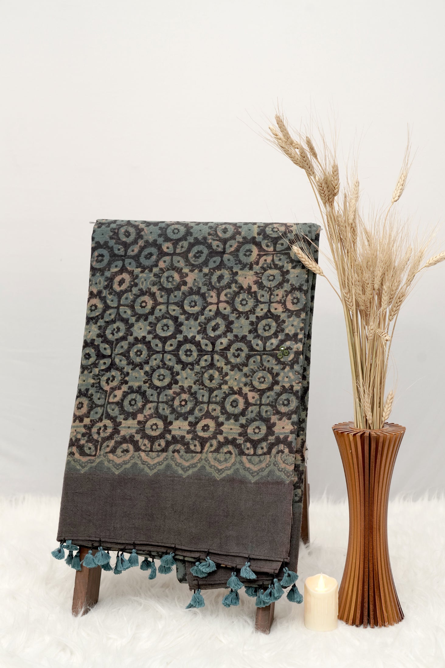 Ajrak Kaali Phoolwari | Handwoven Dupatta