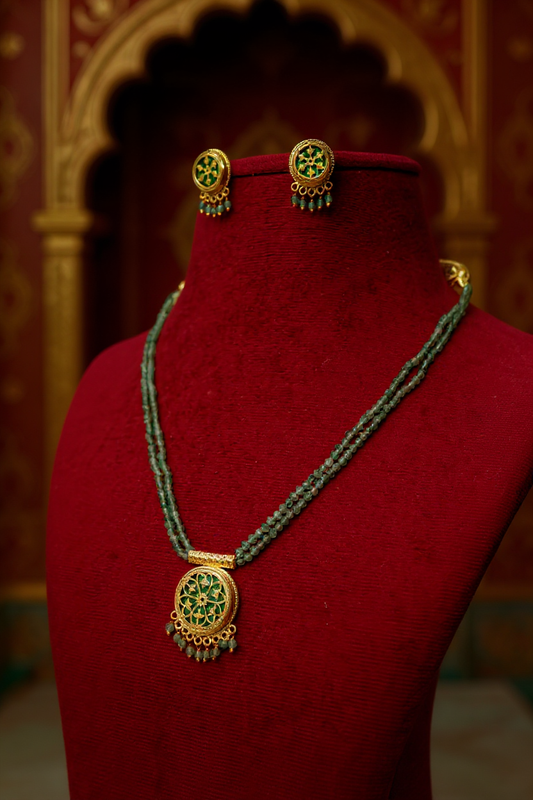 Emerald Blossom Thewa Antique Pendant Set