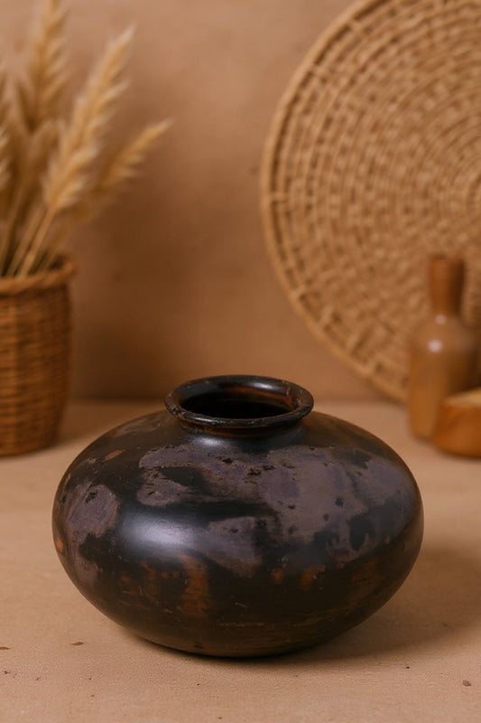 Midnight Ember Terracotta Pot – Traditional Craft Design