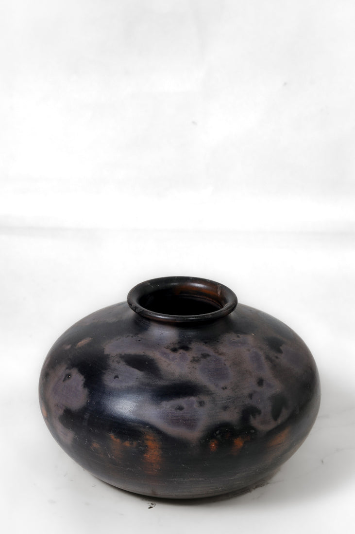 Midnight Ember Terracotta Pot – Traditional Craft Design