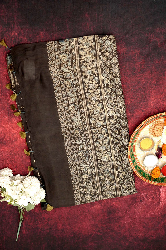 Ajrak Kala Gulab Boota | Handcrafted Cotton Saree