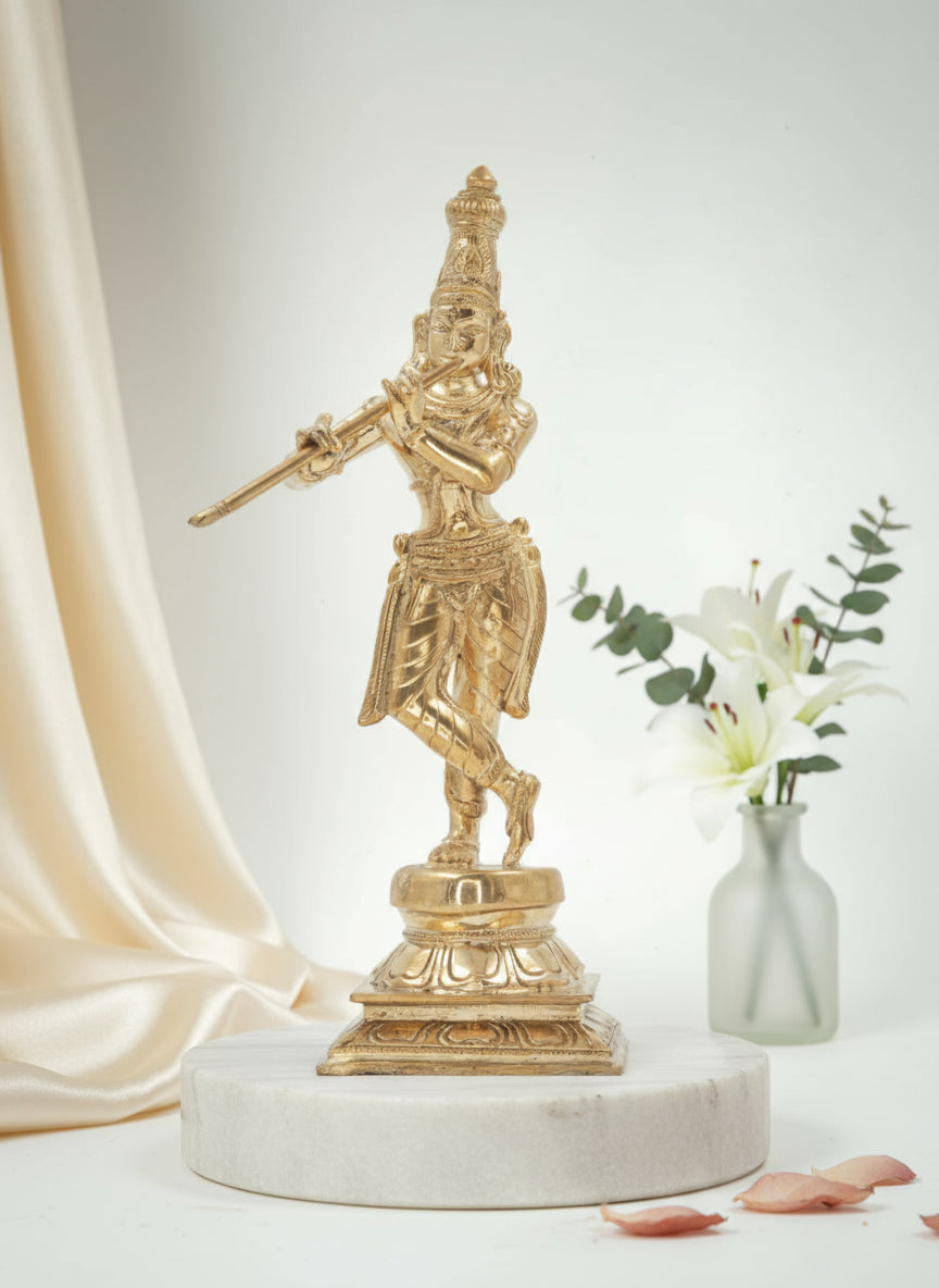 Murli Krishna (The eternal player of the flute, enchanting the world)